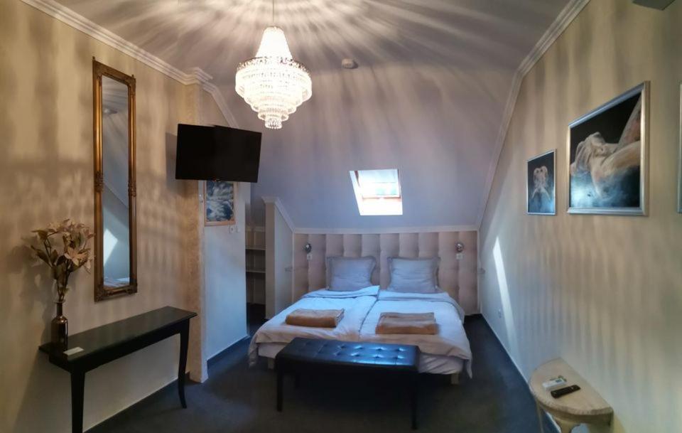 Hotel Lika Panzio Gyula Zewnętrze zdjęcie