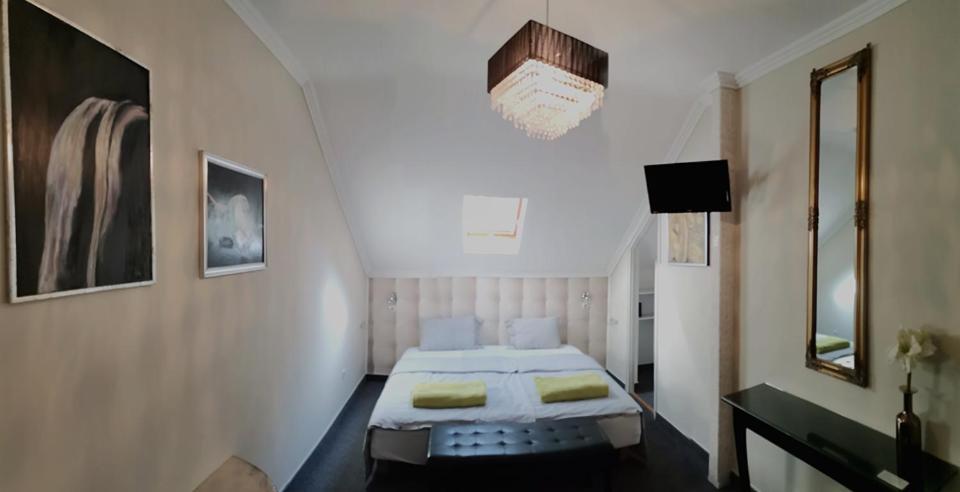 Hotel Lika Panzio Gyula Zewnętrze zdjęcie