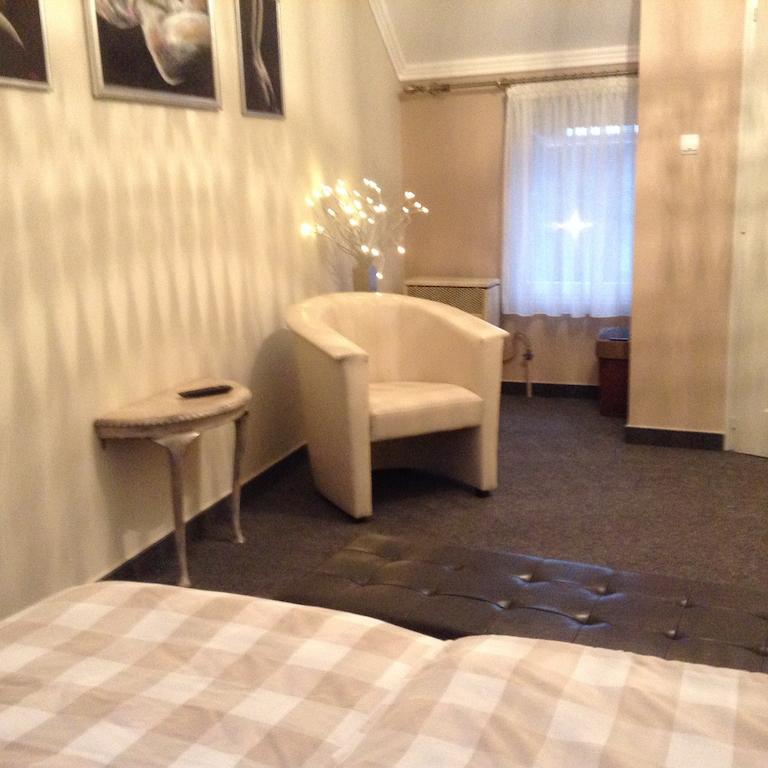 Hotel Lika Panzio Gyula Zewnętrze zdjęcie